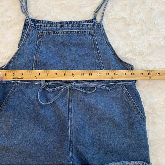 Forever 21 Women's Jean Denim Overall Shorts Romper Size Large Tie Waist Raw Hem - Picture 12 of 13
